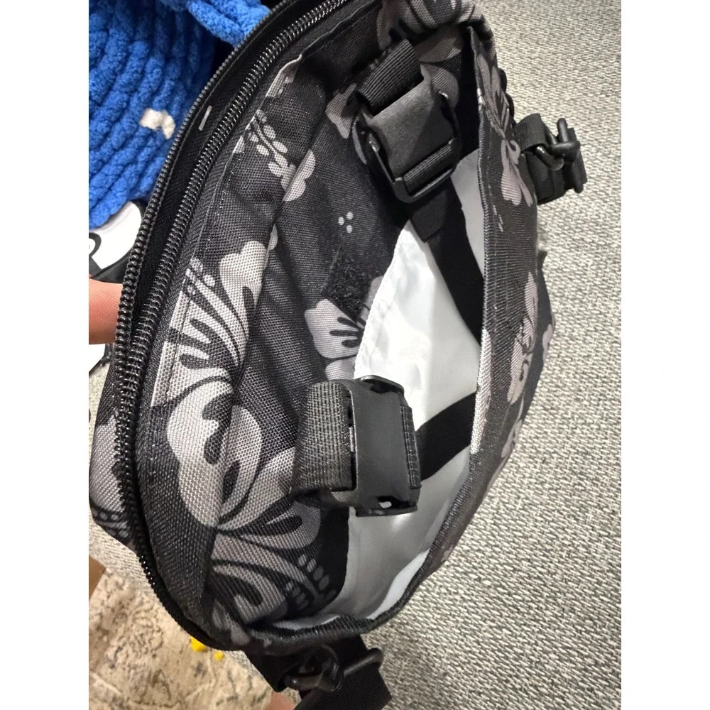 JanSport Central Adaptive Accessory Bag Luau Life Black Floral JS0A7ZNB 6L NWT